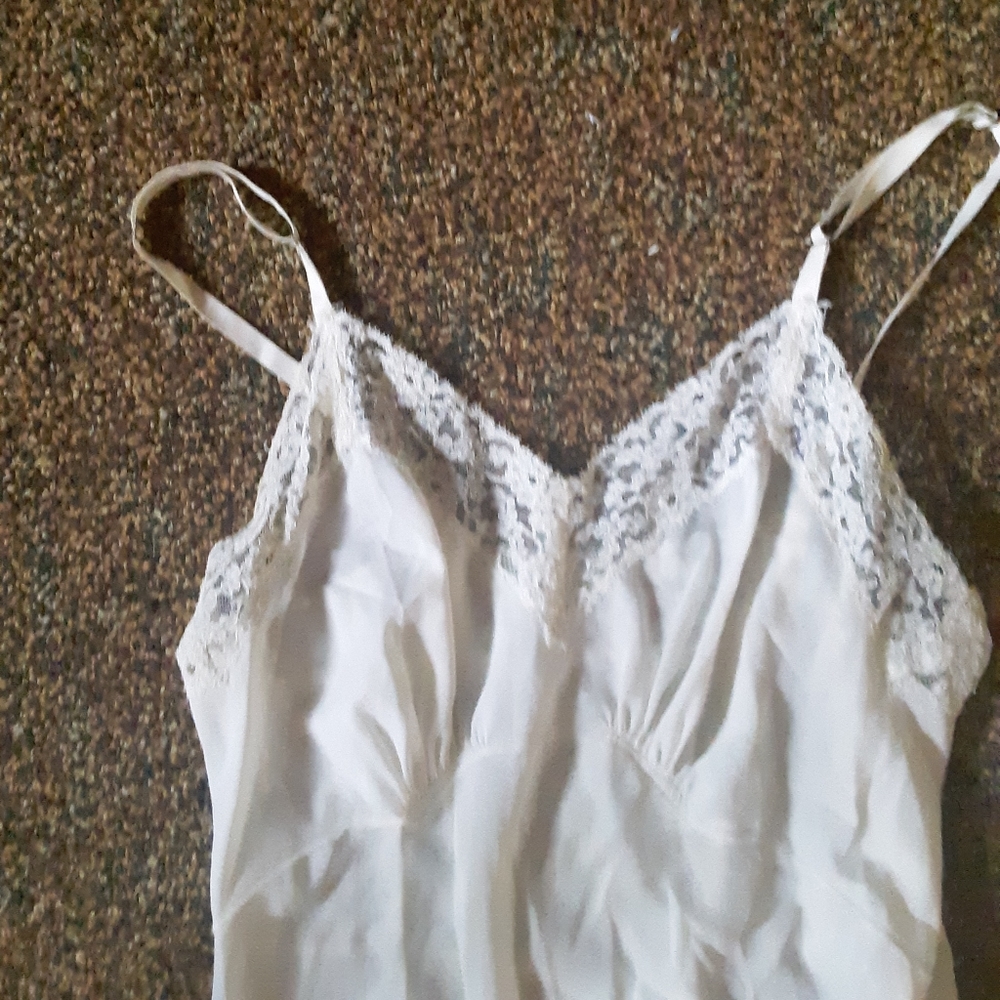Small or Medium white/creme Full Length slip
